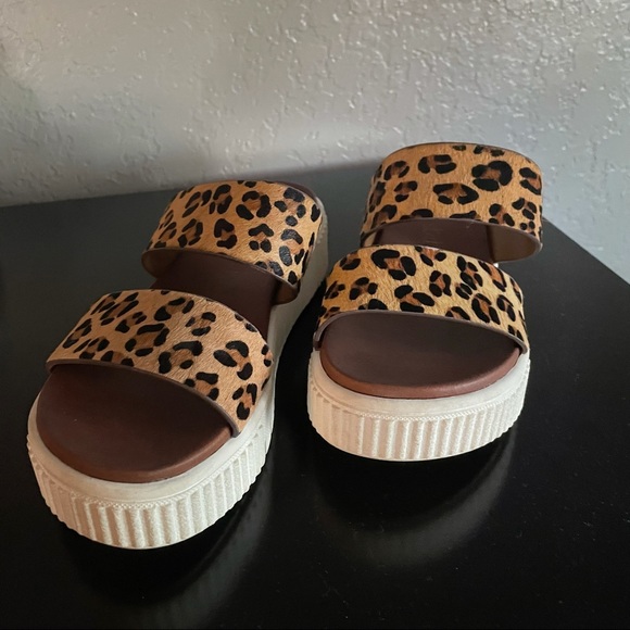 Cute cheetah print platform sandals - Picture 2 of 2